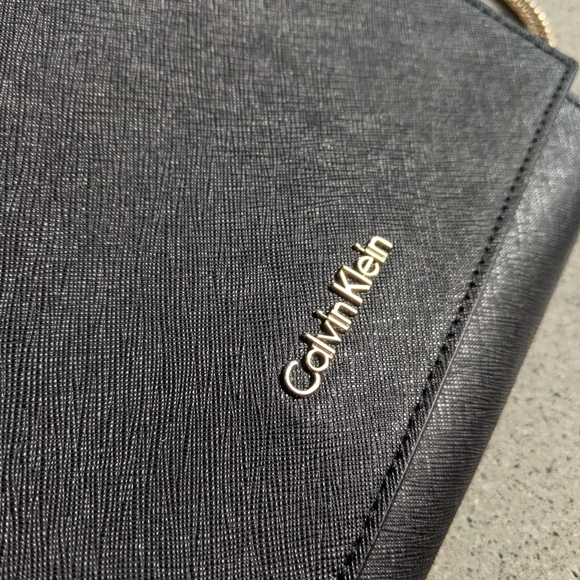 Calvin Klein chain crossbody purse - Picture 2 of 7